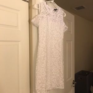 Lace stretchy dress with slits for shoulders